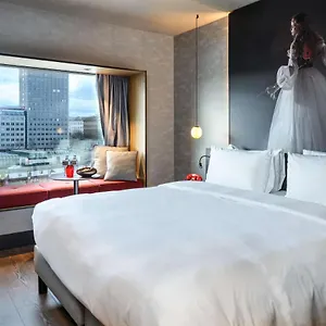 4* فندق Radisson Red Hotel,