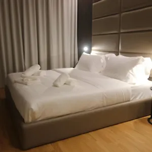 Boutique Adelar , Tiran Arnavutluk